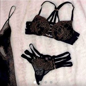 VS Very Sexy Strappy Push-Up Bra with matching G-String! 32B and XS! Pristine
